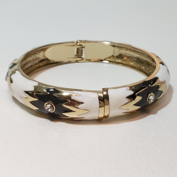 White, gold, aztec design Bracelet - Picture 4 of 4